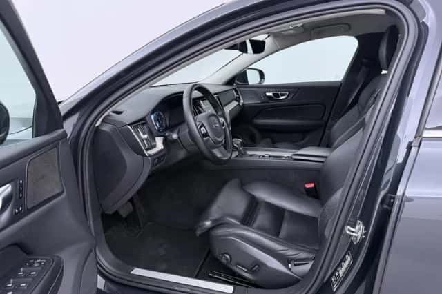 Volvo V60 (2020) thumbnail 3
