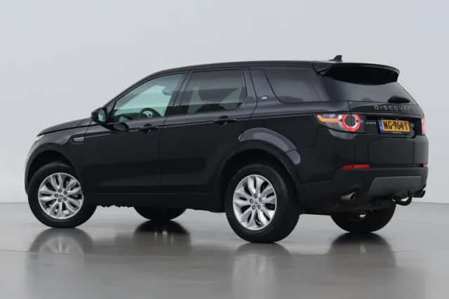 Land Rover Discovery Sport (2016) thumbnail 2