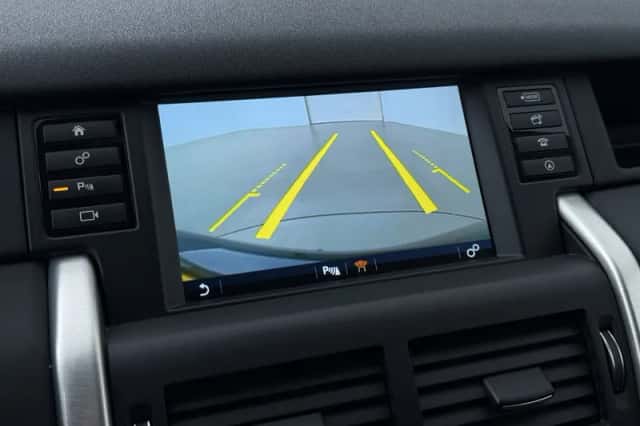Land Rover Discovery Sport (2016) thumbnail 12