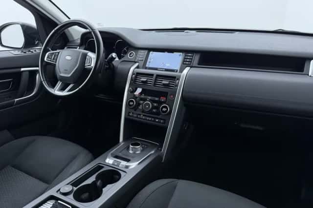 Land Rover Discovery Sport (2016) thumbnail 17