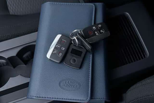 Land Rover Discovery Sport (2016) thumbnail 18