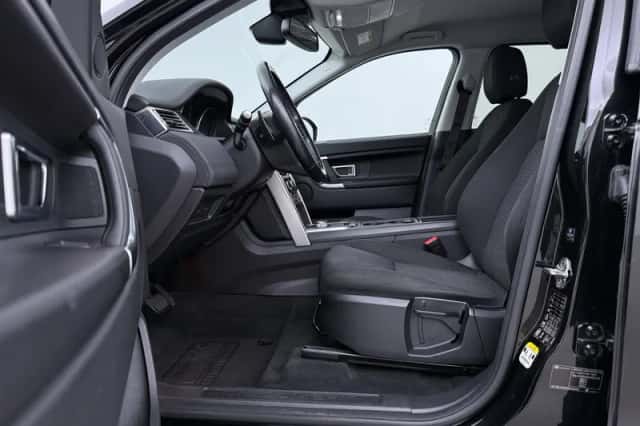 Land Rover Discovery Sport (2016) thumbnail 3