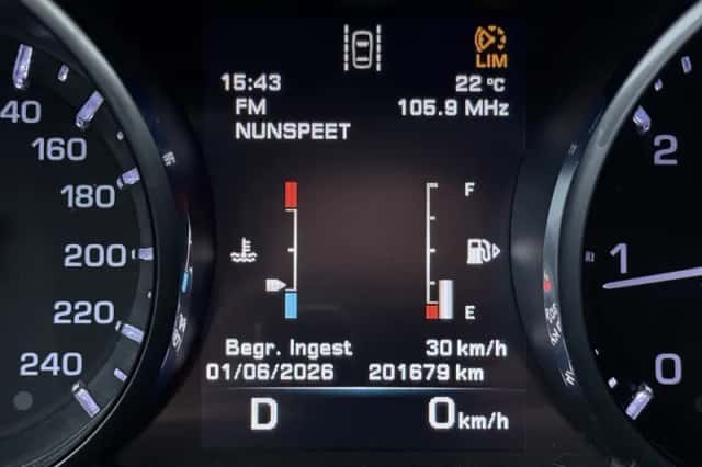 Land Rover Discovery Sport (2016) thumbnail 21