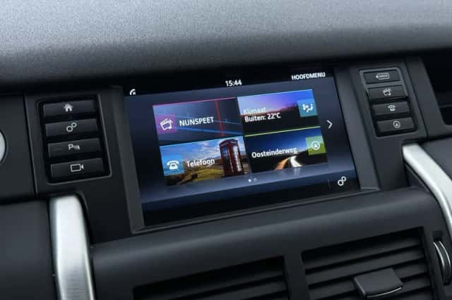 Land Rover Discovery Sport (2016) thumbnail 22