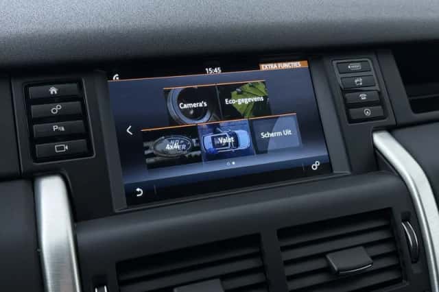 Land Rover Discovery Sport (2016) thumbnail 23