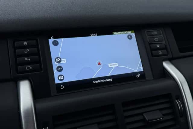 Land Rover Discovery Sport (2016) thumbnail 24
