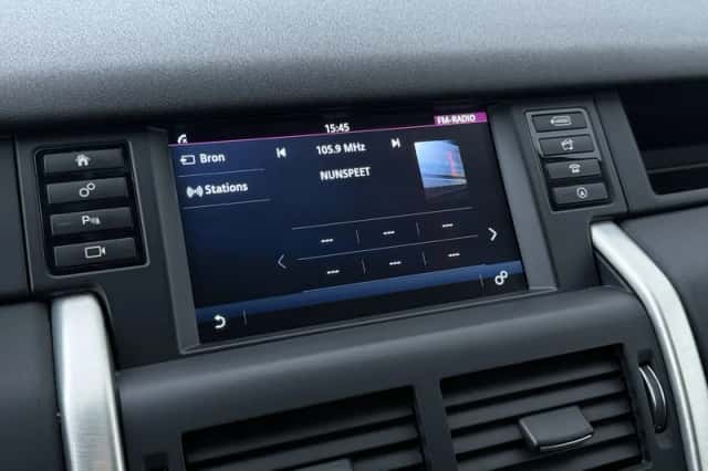 Land Rover Discovery Sport (2016) thumbnail 25