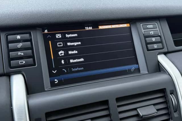Land Rover Discovery Sport (2016) thumbnail 26