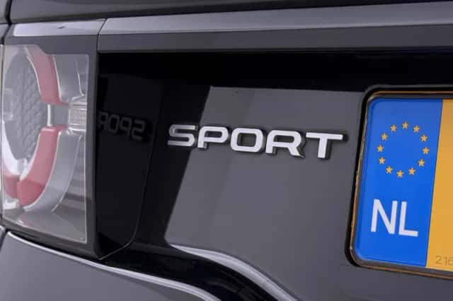 Land Rover Discovery Sport (2016) thumbnail 45
