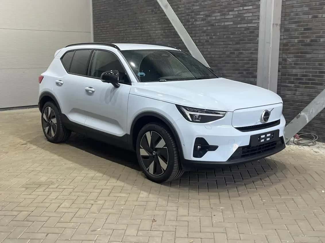Volvo EX40 (2026) — foto 1