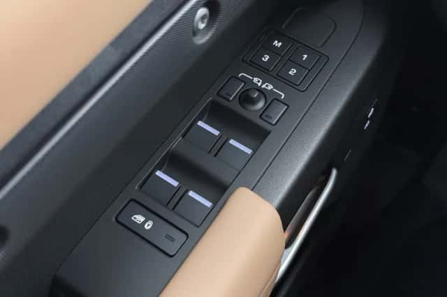 Land Rover Defender (2026) thumbnail 49