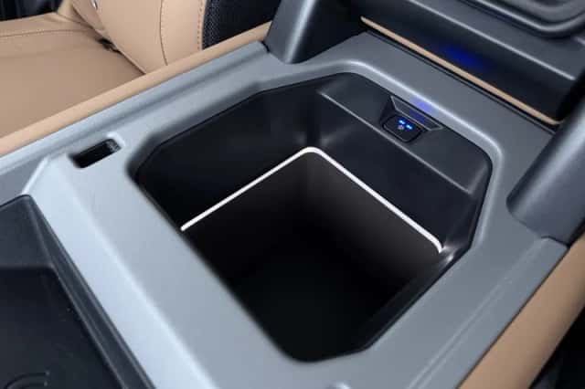 Land Rover Defender (2026) thumbnail 12