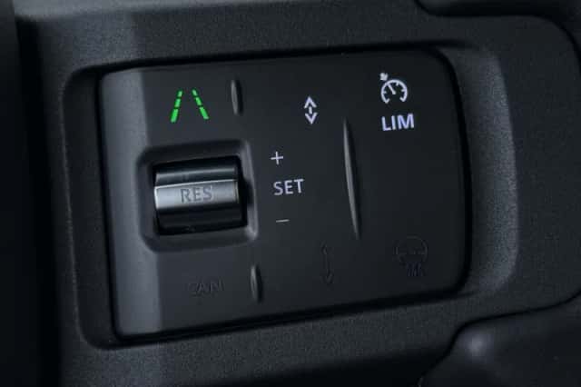 Land Rover Defender (2026) thumbnail 37