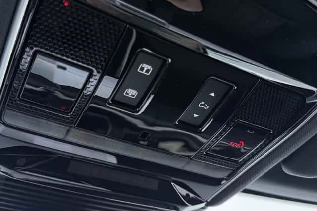 Land Rover Range Rover Sport (2026) thumbnail 32
