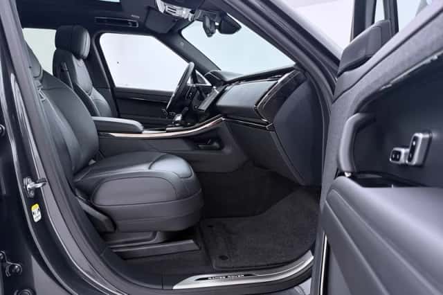 Land Rover Range Rover Sport (2026) thumbnail 5
