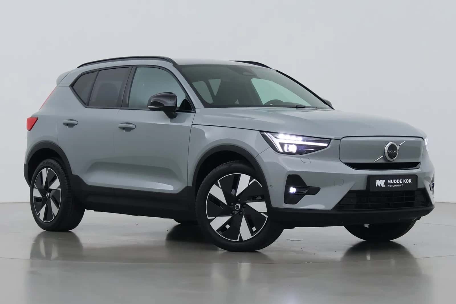 Volvo EX40 (2026) — foto 1