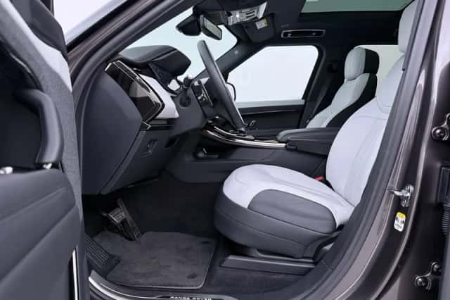 Land Rover Range Rover Sport (2025) thumbnail 3