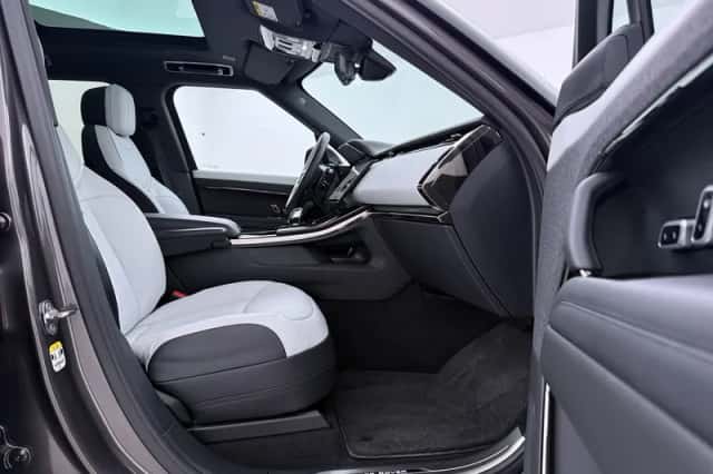 Land Rover Range Rover Sport (2025) thumbnail 5