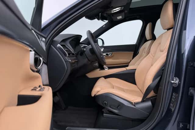 Volvo XC90 (2024) thumbnail 3