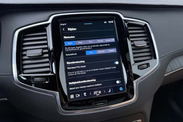 Volvo XC90 (2024) thumbnail 32