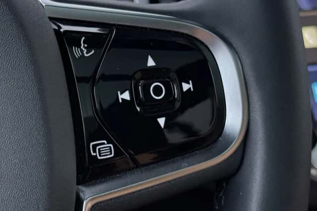 Volvo XC90 (2024) thumbnail 39