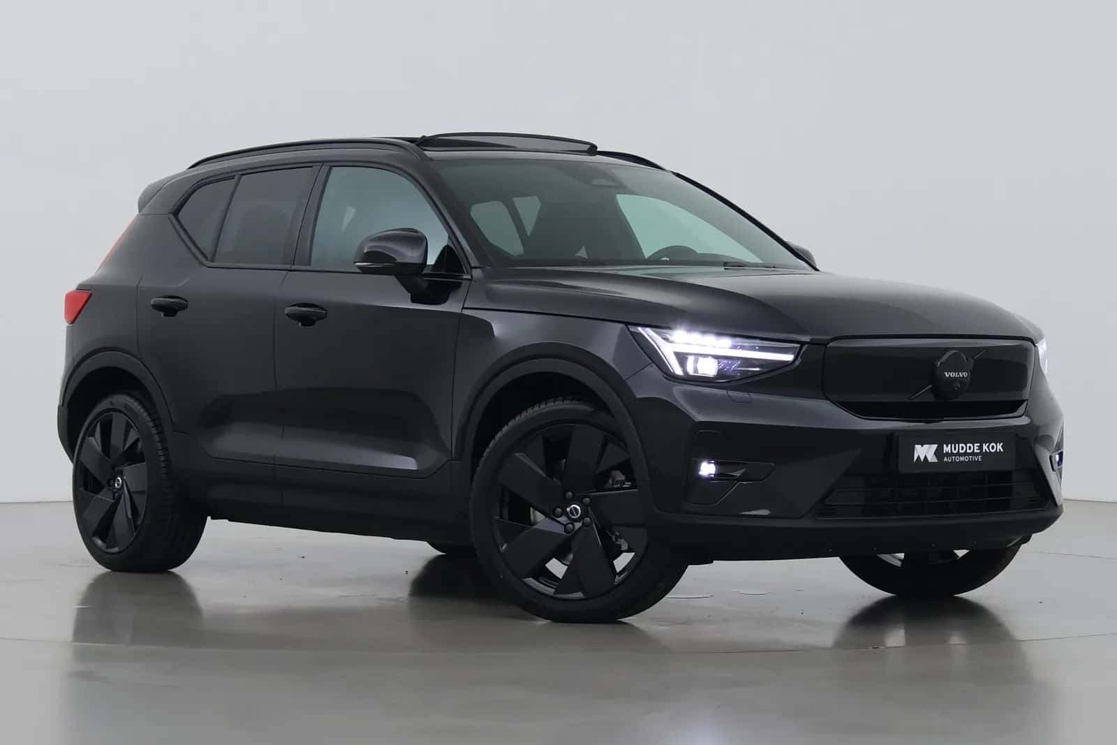 Volvo EX40 (2026) — foto 1