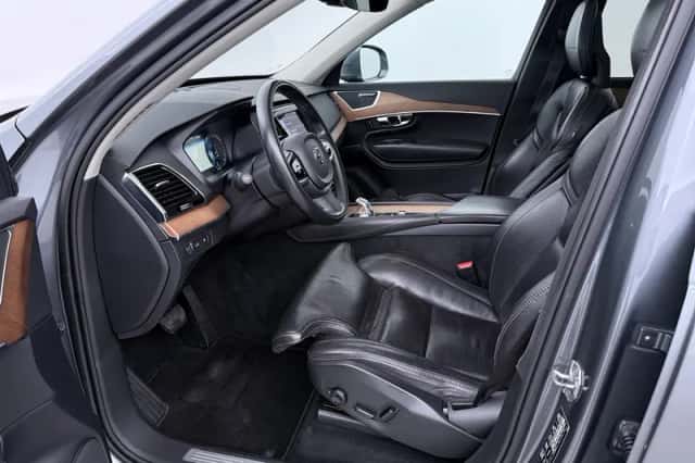 Volvo XC90 (2016) thumbnail 3