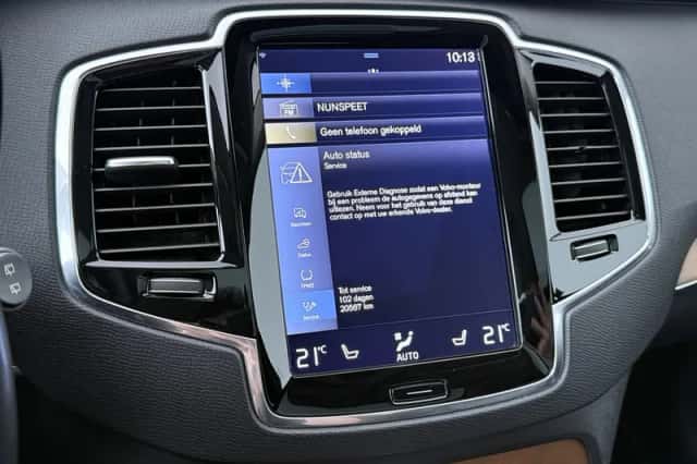 Volvo XC90 (2016) thumbnail 25