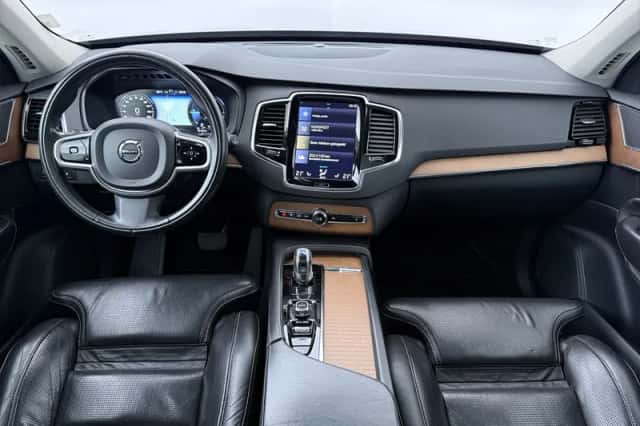 Volvo XC90 (2016) thumbnail 4