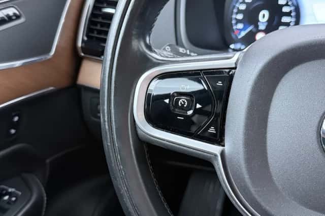 Volvo XC90 (2016) thumbnail 37