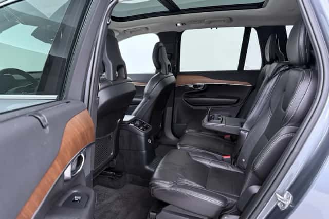 Volvo XC90 (2016) thumbnail 44