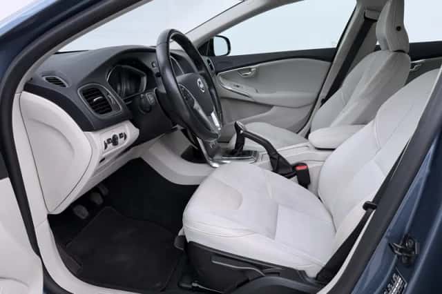 Volvo V40 (2012) thumbnail 3