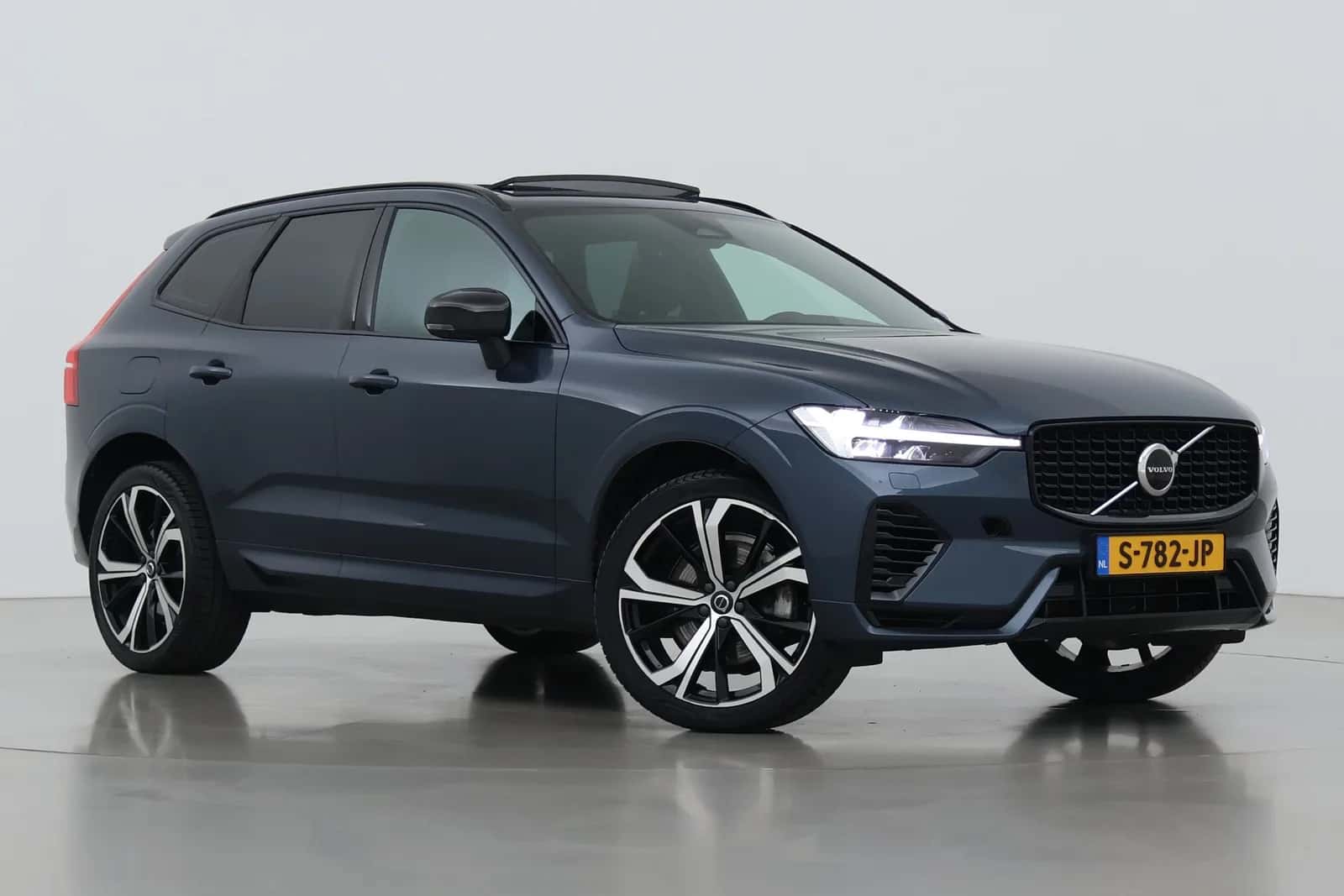 Volvo XC60 (2021) — foto 1