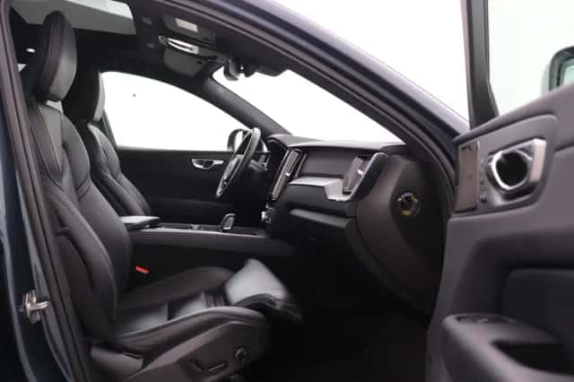 Volvo XC60 (2021) thumbnail 5