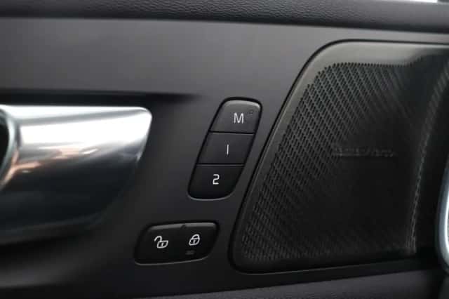 Volvo XC60 (2021) thumbnail 44