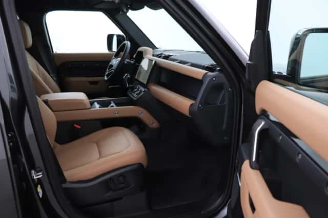 Land Rover Defender (2026) thumbnail 5