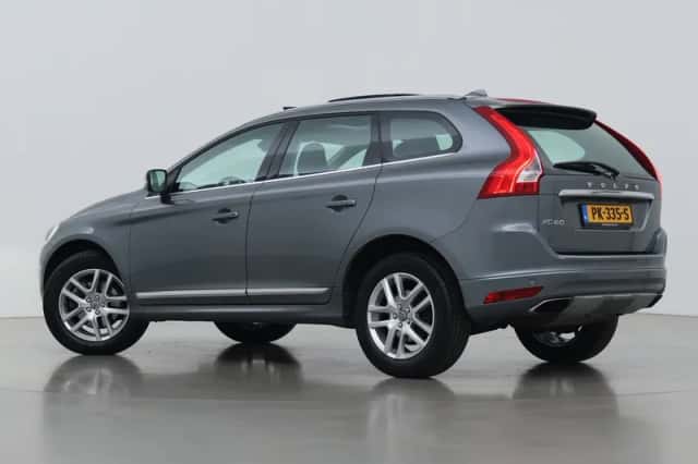 Volvo XC60 (2017) thumbnail 2