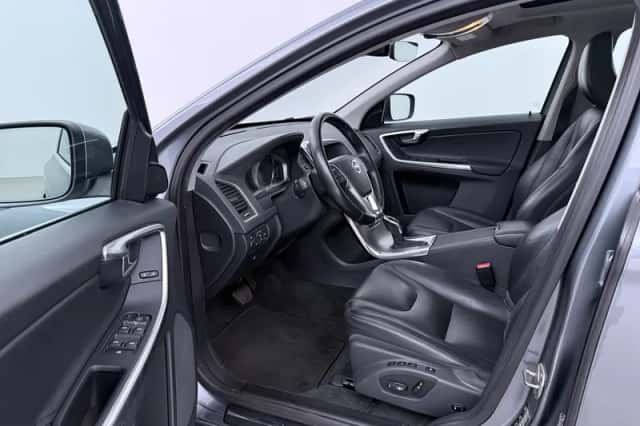 Volvo XC60 (2017) thumbnail 3