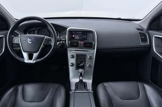Volvo XC60 (2017) thumbnail 4