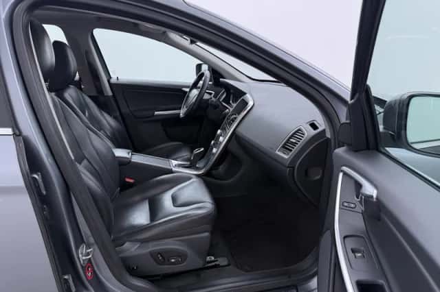 Volvo XC60 (2017) thumbnail 5