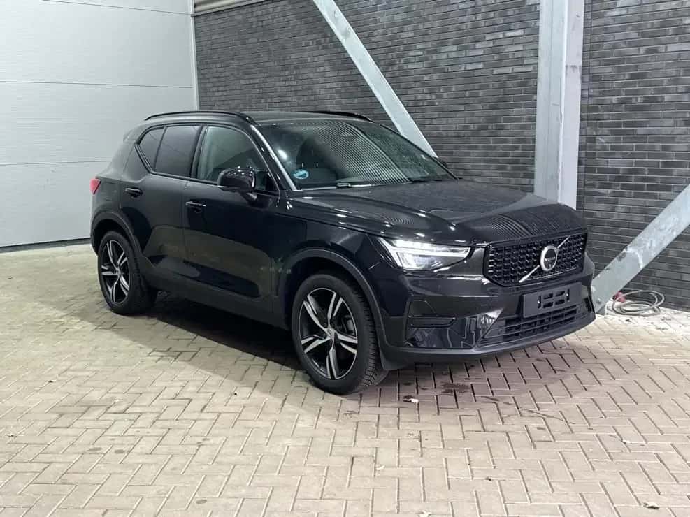Volvo XC40 (2025) — foto 1