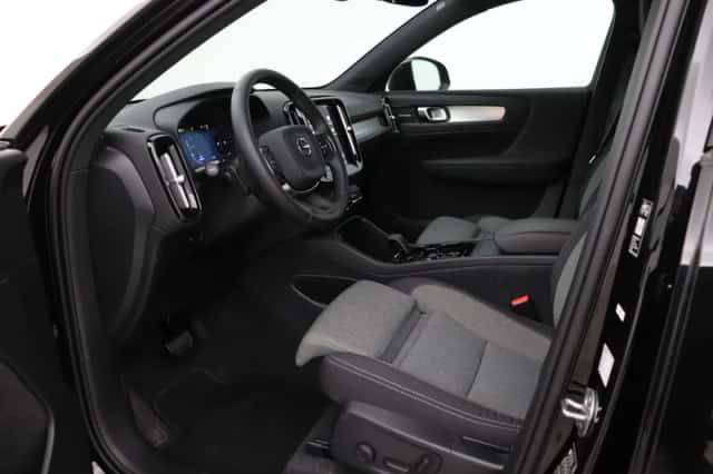Volvo XC40 (2025) thumbnail 3