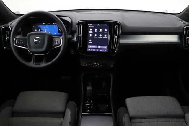 Volvo XC40 (2025) thumbnail 4