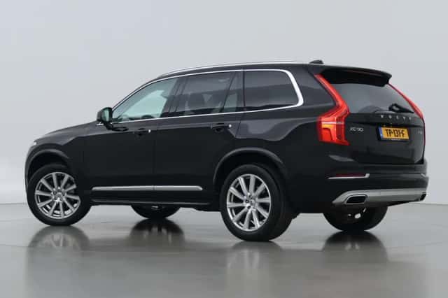 Volvo XC90 (2018) thumbnail 2