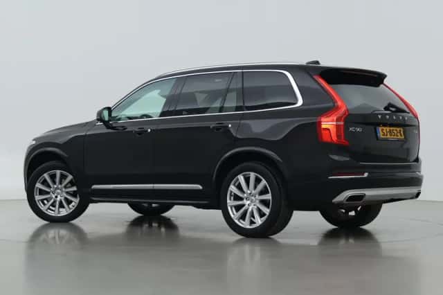 Volvo XC90 (2018) thumbnail 2