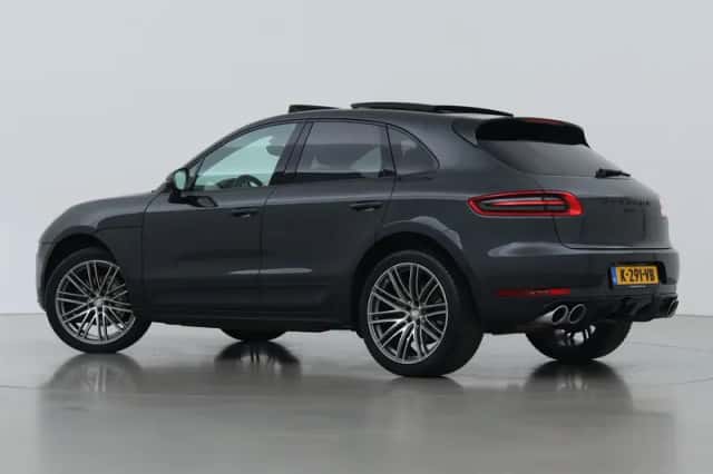 Porsche Macan (2018) thumbnail 2