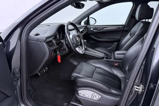 Porsche Macan (2018) thumbnail 3