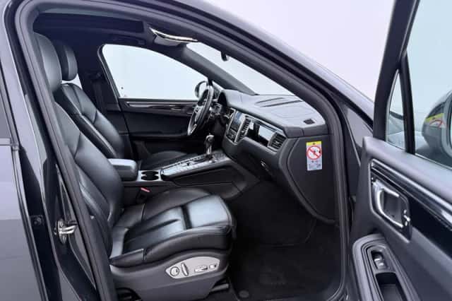 Porsche Macan (2018) thumbnail 5