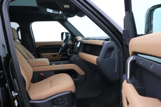 Land Rover Defender (2026) thumbnail 5