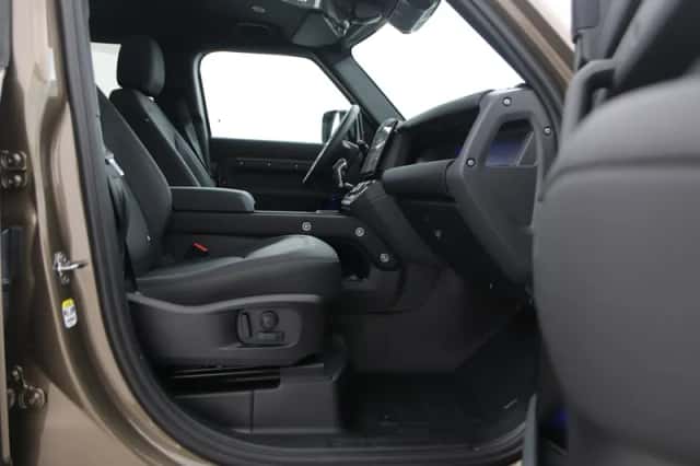 Land Rover Defender (2026) thumbnail 5